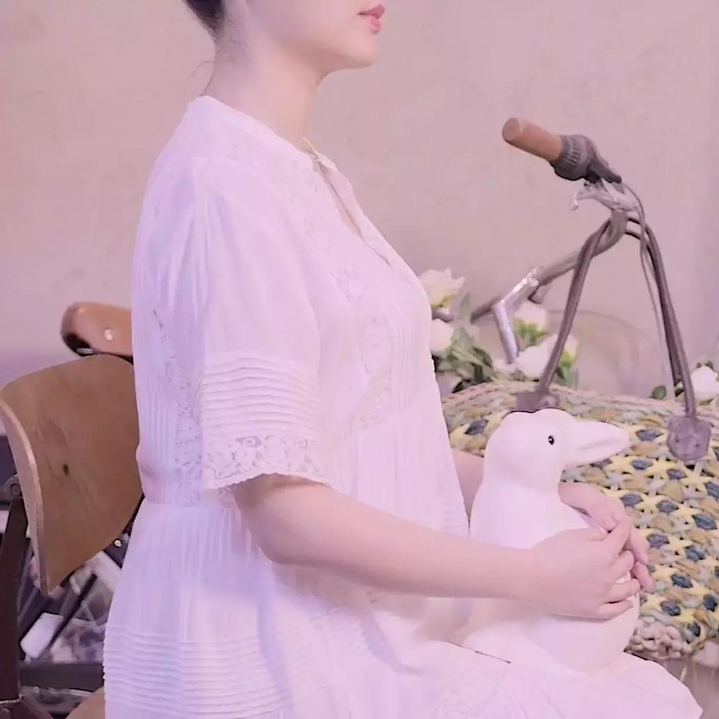 胸大怎么穿不显胸的衣服,孕期胸大怎么穿衣