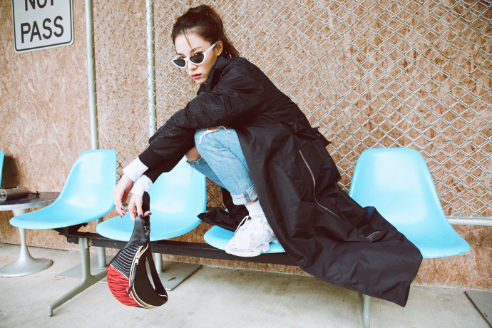 明星扎堆穿他家衣服，时髦又不贵，原来明星也爱省钱！