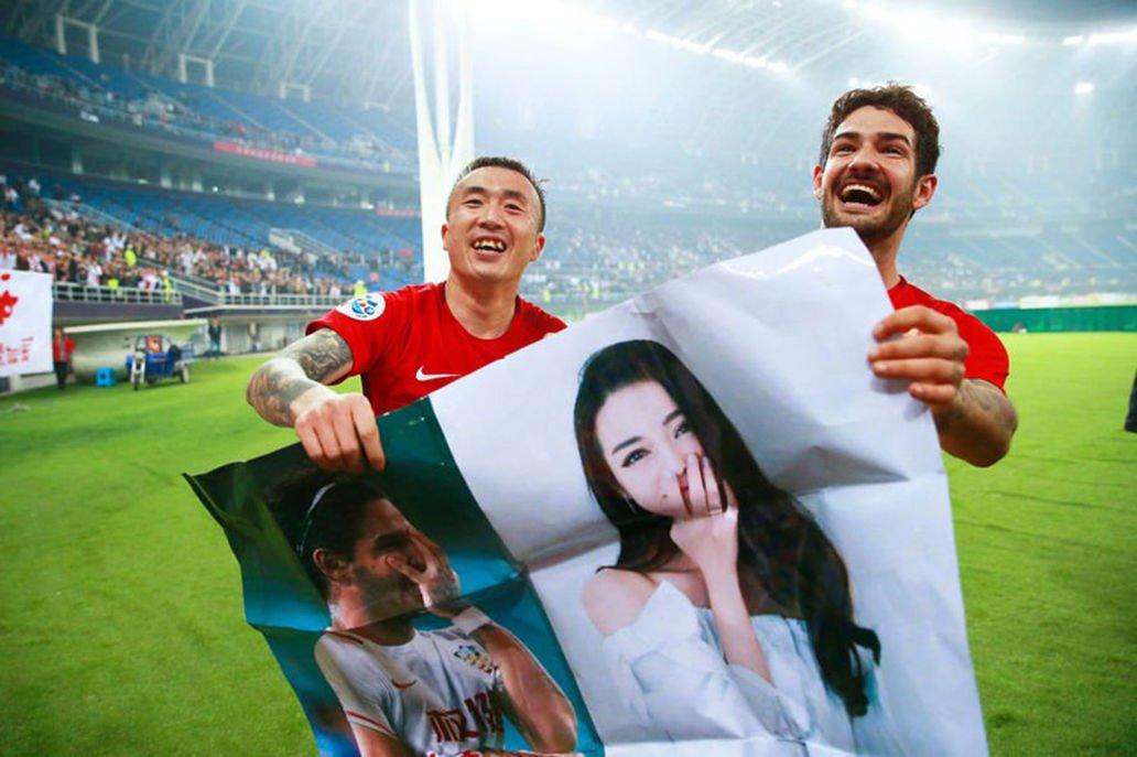 迪丽热巴烈火如歌时期,迪丽热巴白衣撑伞烈火如歌