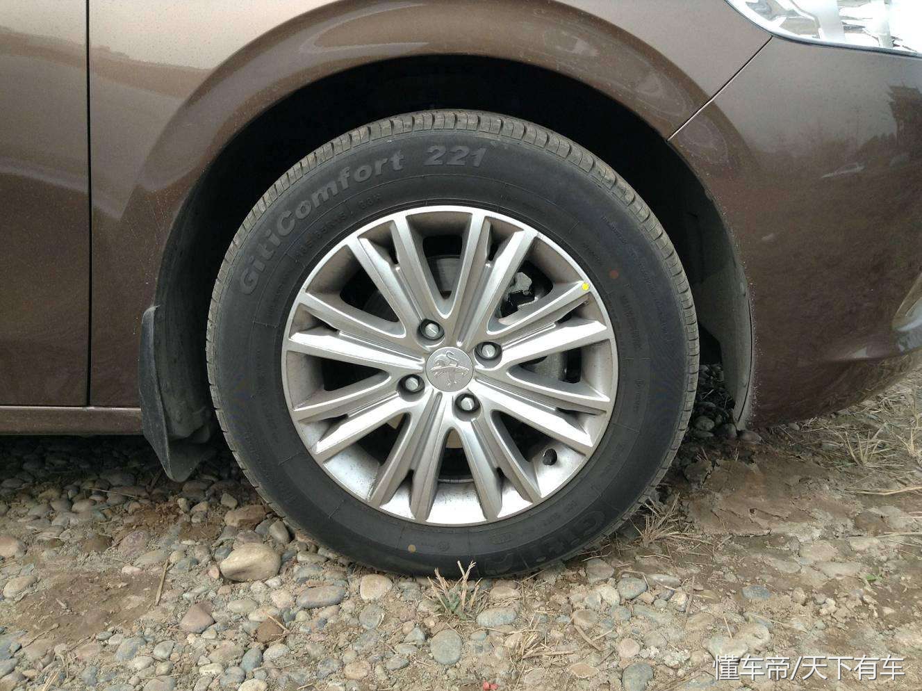 爆胎保命最佳方法,爆胎挽救