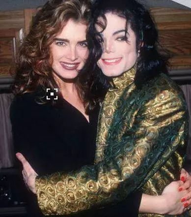 10岁全裸上镜《花花公子》，她的美貌被好莱坞誉为世界第八大奇迹