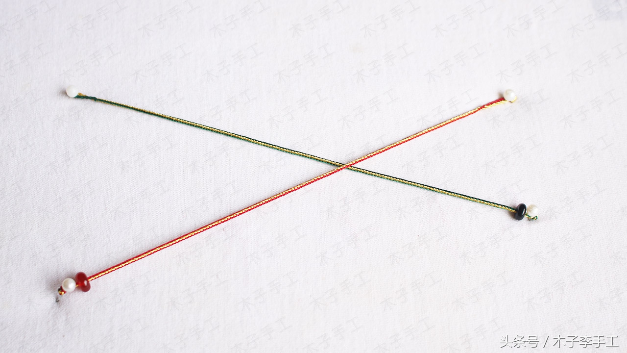用几根细绳子做彩虹手链,用几根红绳子怎么编手链