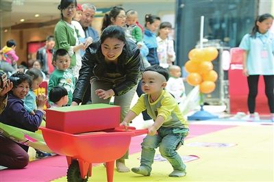 陪孩子玩的亲子游戏室外8-10岁,陪1岁宝宝玩的亲子游戏
