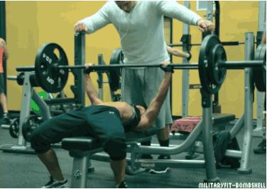 男想要身材好要练什么部位,男人扁平胸练胸肌都有哪些动作