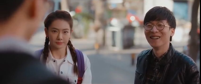 对她别捧的盲目，踩的优越