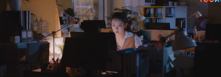 对她别捧的盲目，踩的优越