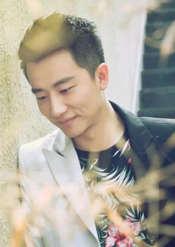 看看圈内人怎么评价胡歌,圈内人对黄轩评价