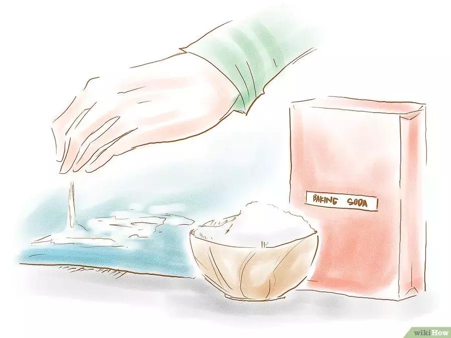 狗狗尿床上了怎么教训它,狗狗要尿垫该怎么教训他