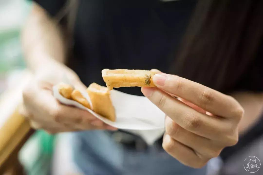 一对夫妻把台湾夜市搬来华师小店里！门面窄小，一不小心就错过！