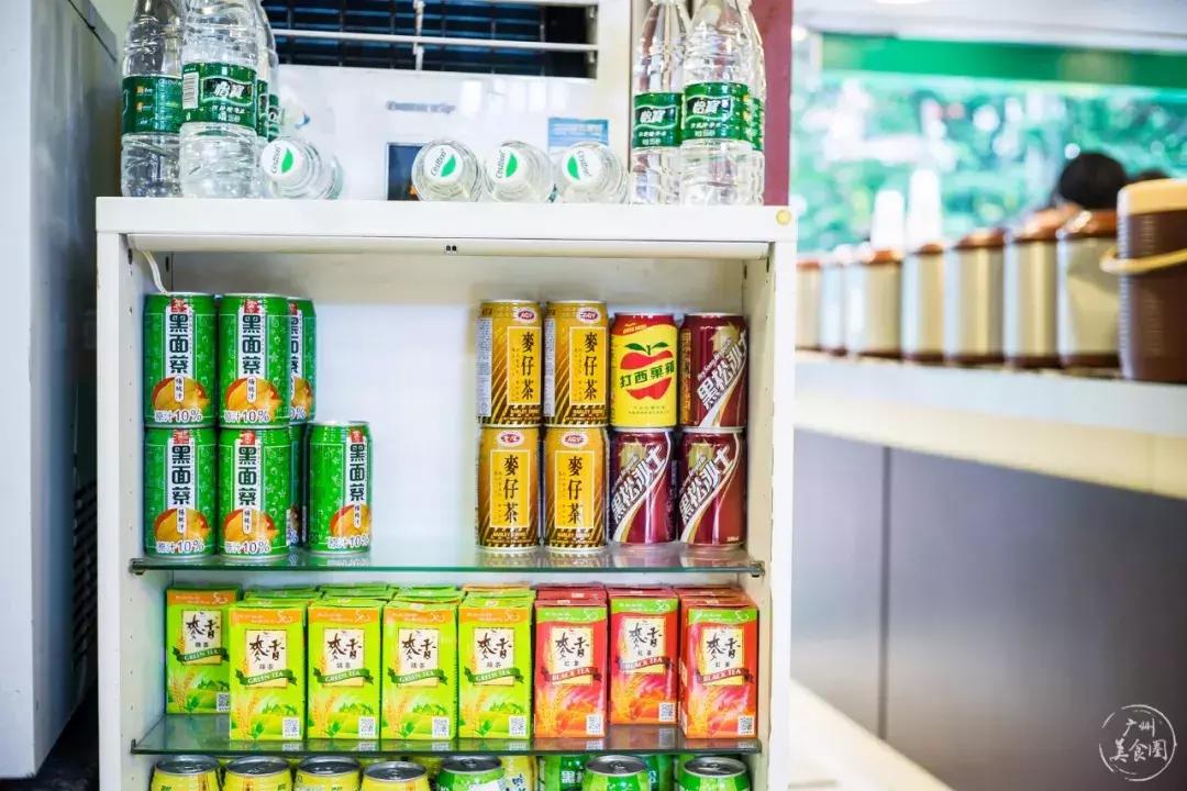 一对夫妻把台湾夜市搬来华师小店里！门面窄小，一不小心就错过！