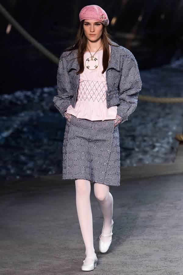 香奈儿巴黎时装秀价值多少,香奈儿巴黎皇宫大瀑布时装秀