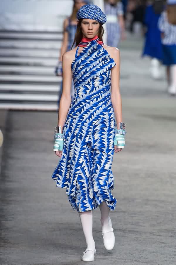 香奈儿巴黎时装秀价值多少,香奈儿巴黎皇宫大瀑布时装秀