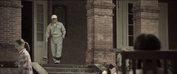 成龙电影里的女儿们，感受着浓浓的父爱，却有一个很蹊跷的共同点