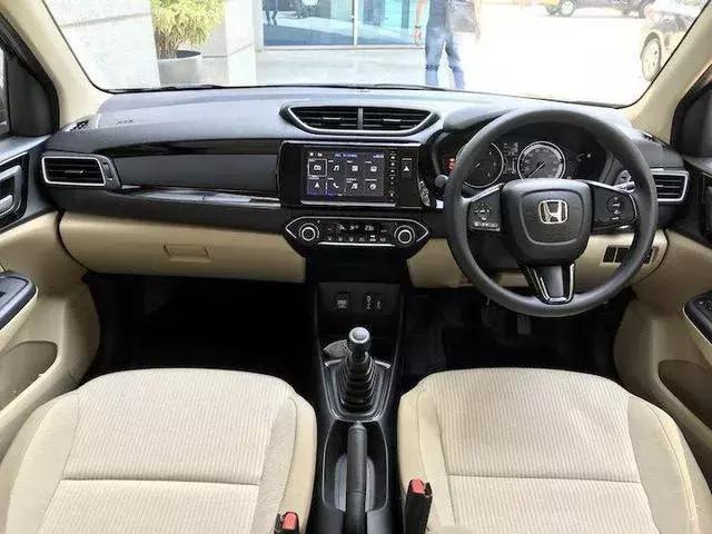 本田老款飞度三厢,2004款本田三厢飞度