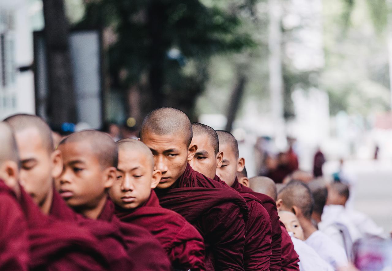 和尚烧戒疤全过程,为什么寺庙师父需剃光头