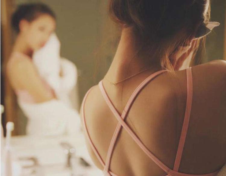 掉肩带小妙招,怎样消除肩带