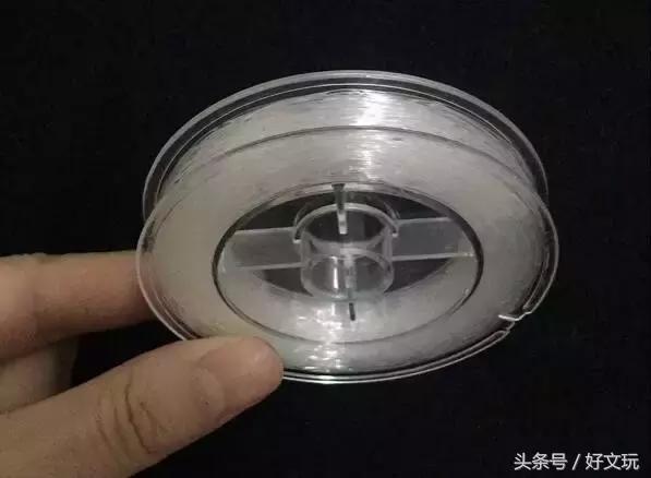 手串珠在手上绳子断了,手串的绳断了怎么自己绑