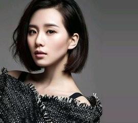 她的头发被狗啃了，但依旧好看！