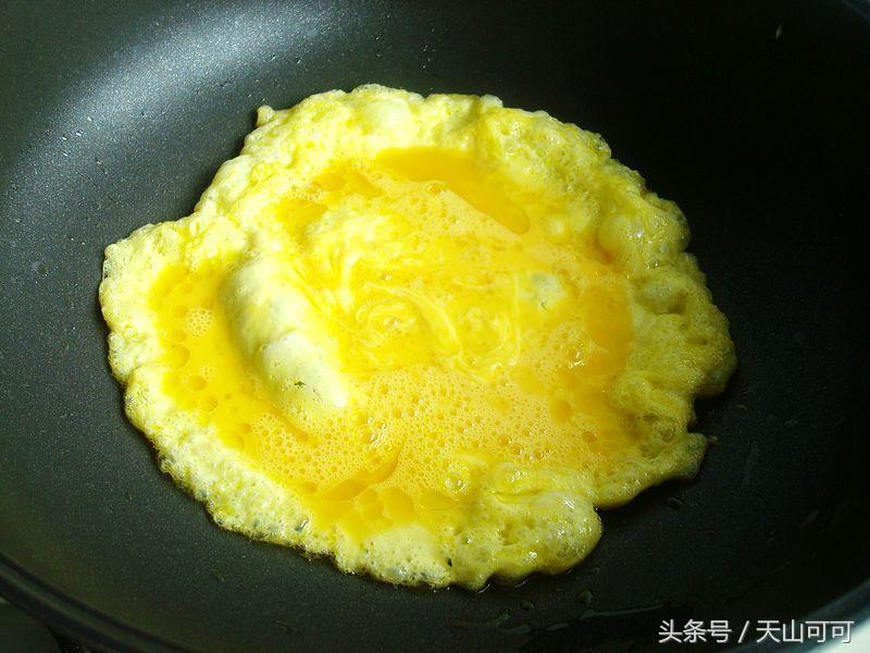 炒鸡蛋太咸了怎么解决,鸡蛋炒好了不咸怎么处理变得咸