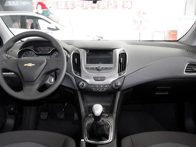 雪佛兰科鲁兹这款车值得购买吗,雪佛兰科鲁兹5万至8万新车