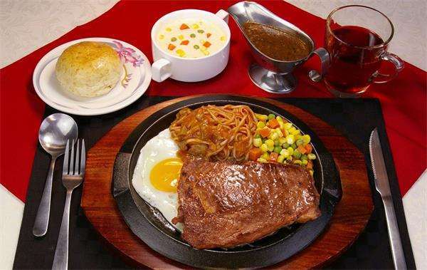 一人吃牛排中途不敢去上厕所,一个人吃牛排有什么感觉