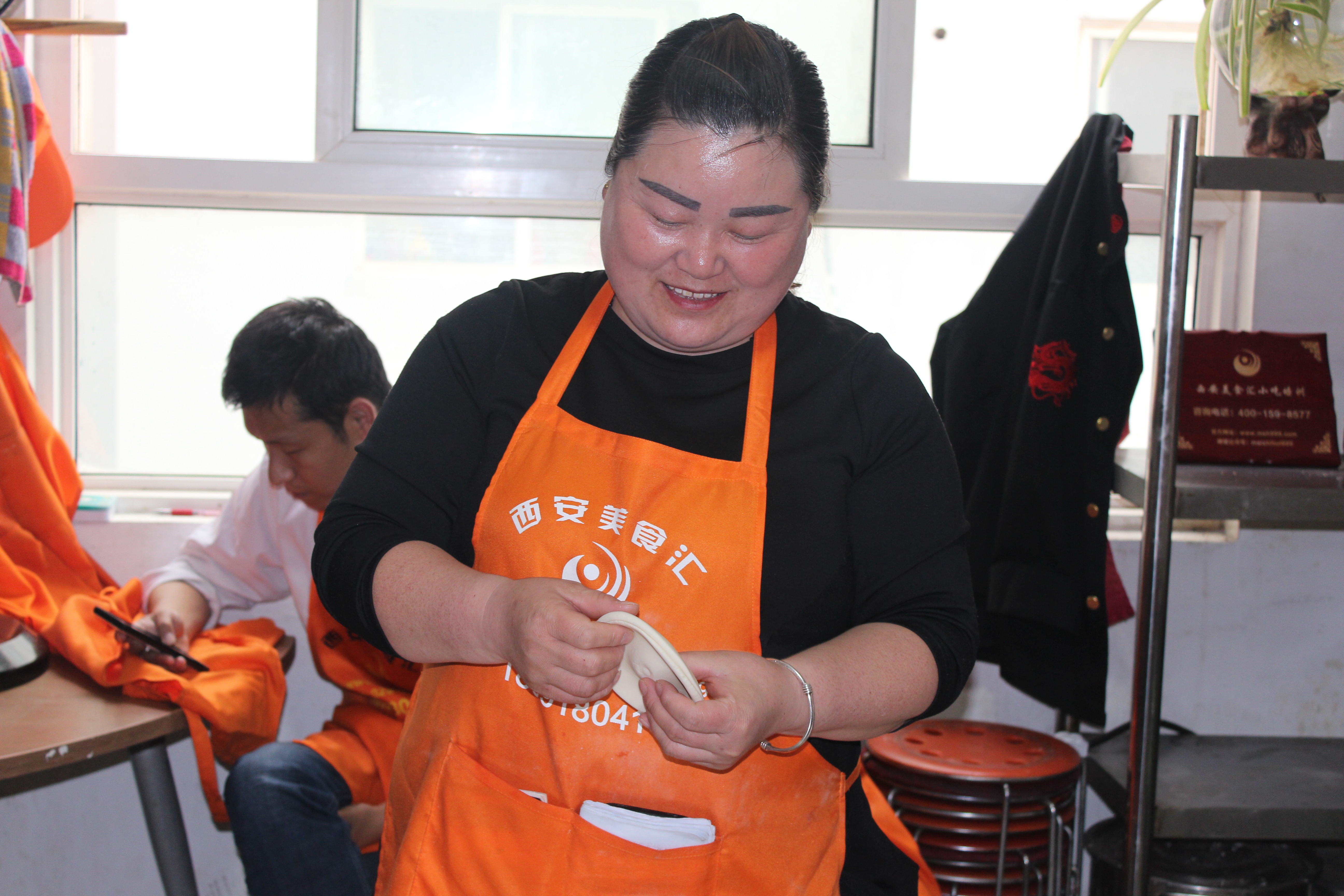 西安汇集美食攻略,西安美食汇小吃排骨面