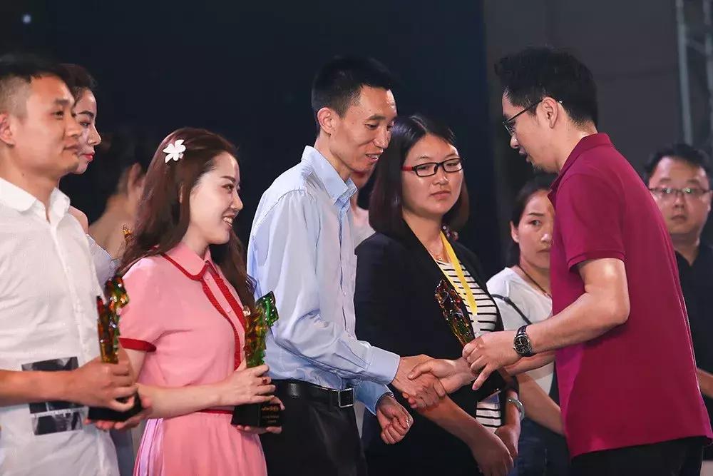 商业联合会获奖名单,商会获得优秀商会称号