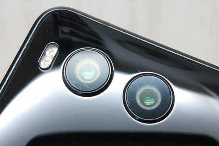 坚果r1摄像头玻璃划痕,坚果r1后摄像头真的容易刮花吗