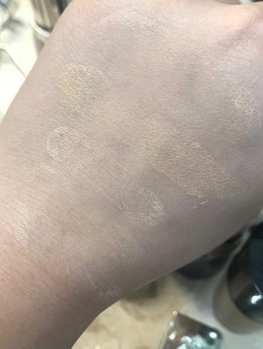 娇兰粉底液金钻和鱼子酱粉底对比,laprairie粉底液和娇兰金钻