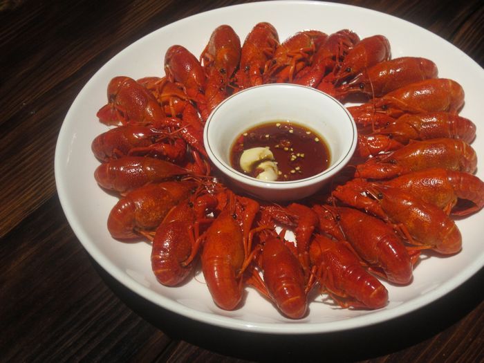 摩天轮下的女儿国酒吧，有酒有故事的江湖菜