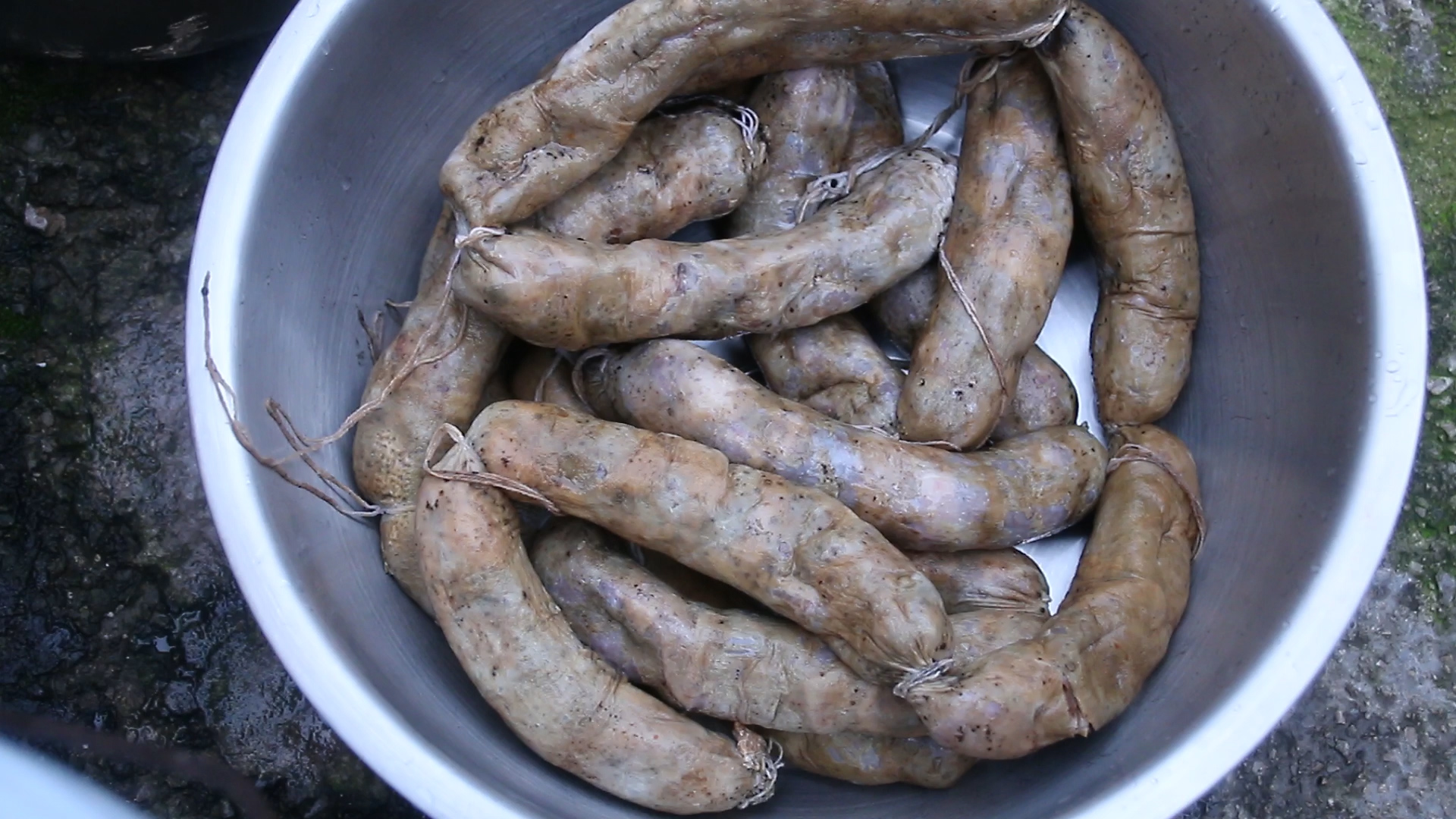 腊肉发霉了洗干净了还能吃吗,腊肉发霉怎么处理才好酒