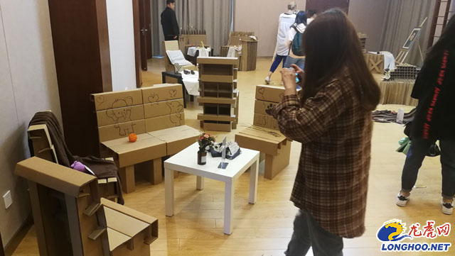 瓦楞纸变身组合家具南财艺术设计学院学生玩出新花样