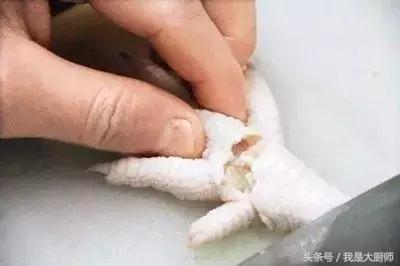 如何去鸡爪鸡骨最简单,大厨秘制凤爪做法
