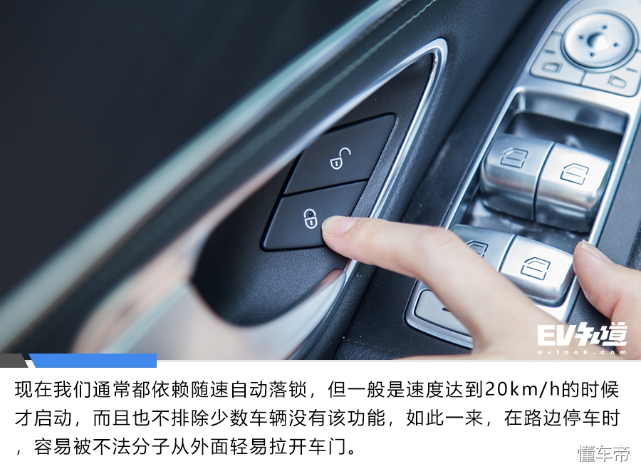 女司机被绑架后报警自救,女司机被绑架路人自救