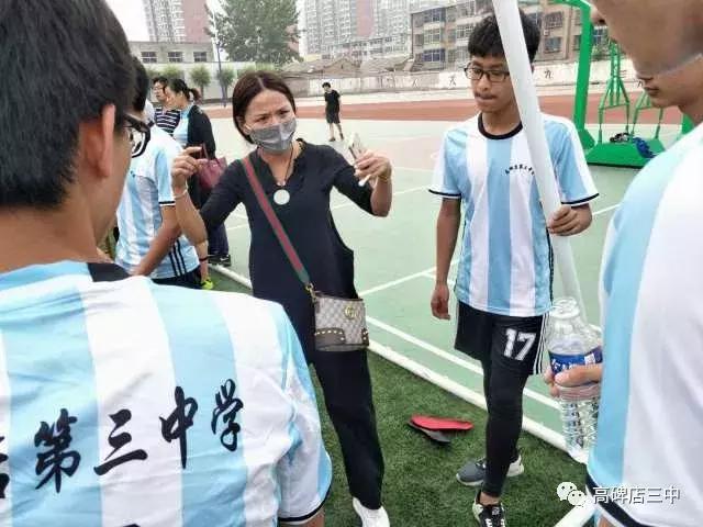 世界杯校园足球展示,青少年足球联赛精彩瞬间