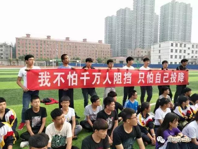 世界杯校园足球展示,青少年足球联赛精彩瞬间