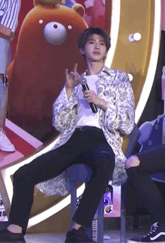 蔡徐坤说林彦俊逛街买袜子,蔡徐坤林彦俊王子异合体