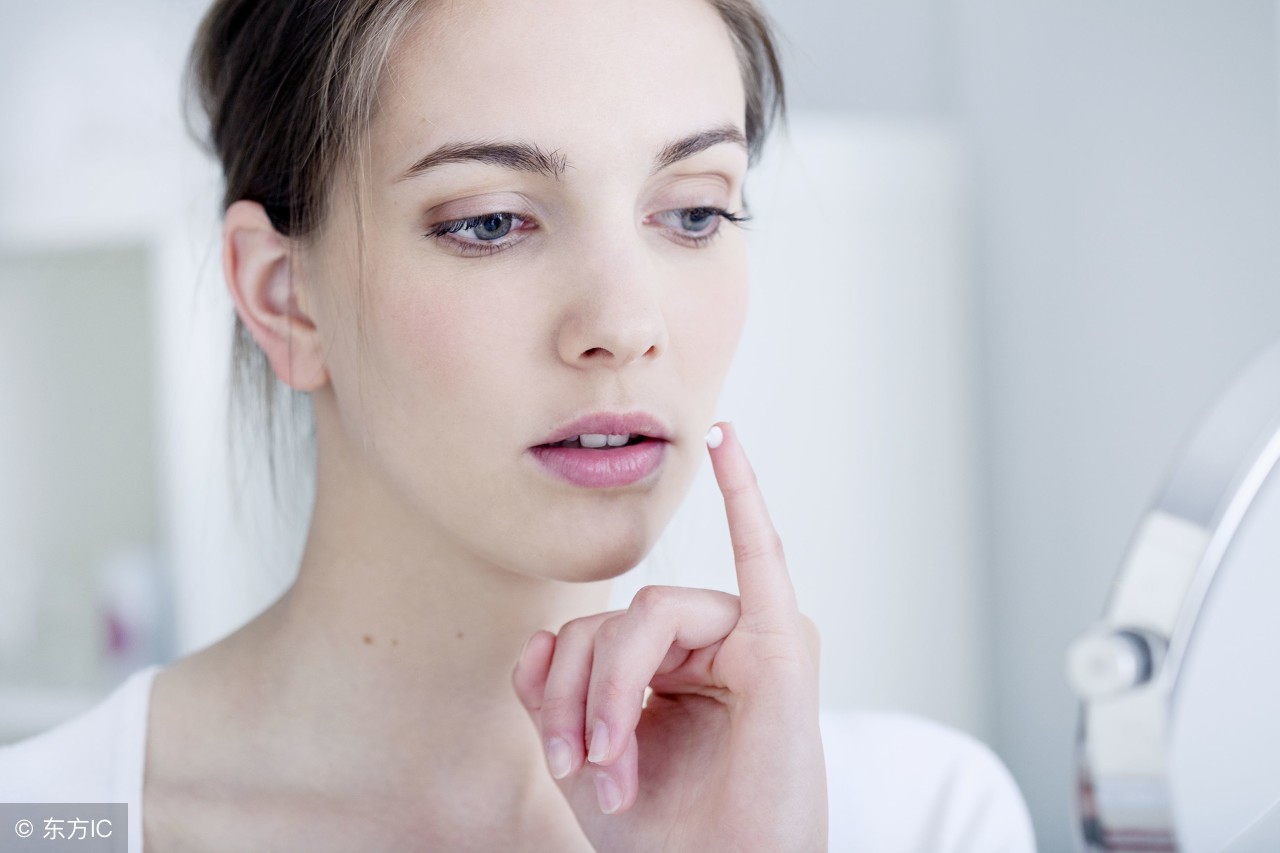 皮肤白斑怎么治疗,皮肤出现白斑块是什么病