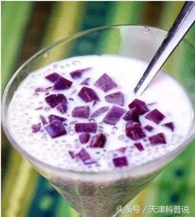 烧仙草放的是龟苓膏还是仙草,烧仙草就是龟苓膏么