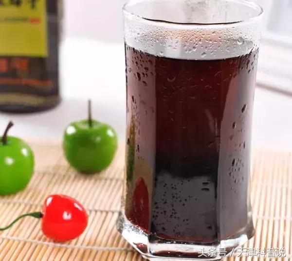 烧仙草放的是龟苓膏还是仙草,烧仙草就是龟苓膏么