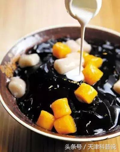 烧仙草放的是龟苓膏还是仙草,烧仙草就是龟苓膏么