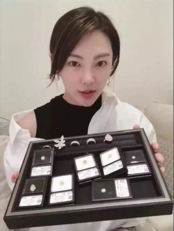 钻戒怎么挑选性价比高,买钻戒如何又好又省钱