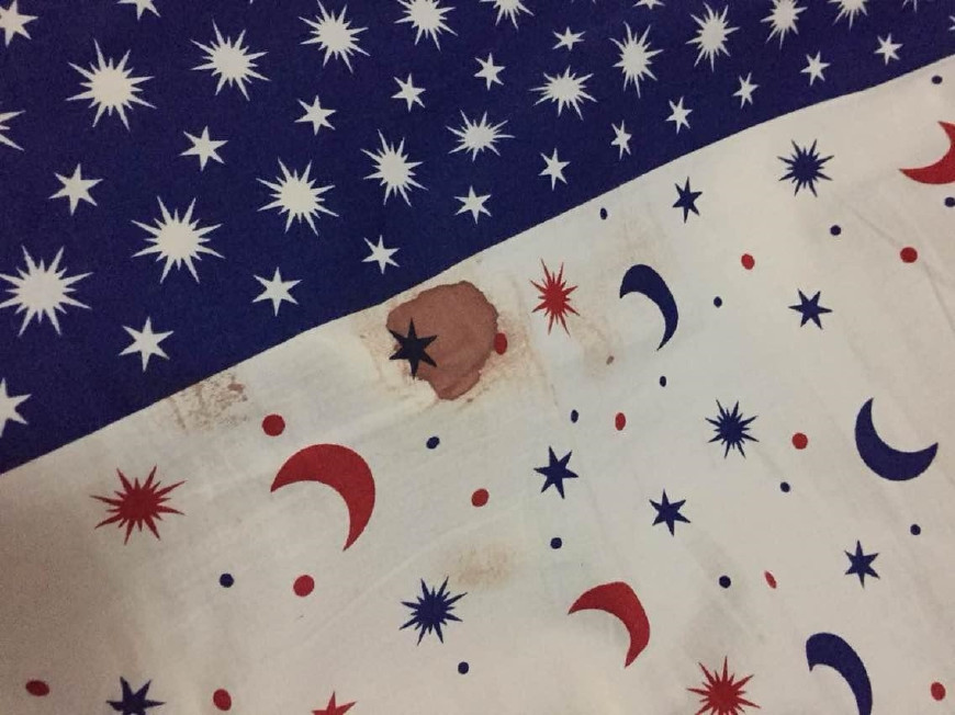 大姨妈流在床单上的血渍怎么去除,床单上沾上月经血渍怎么去除