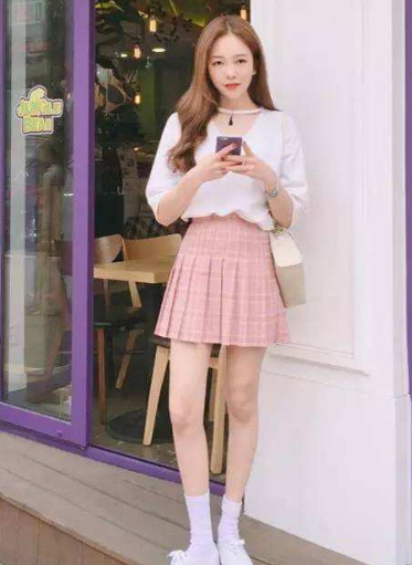 关晓彤运动服穿搭,关晓彤穿过的百褶裙