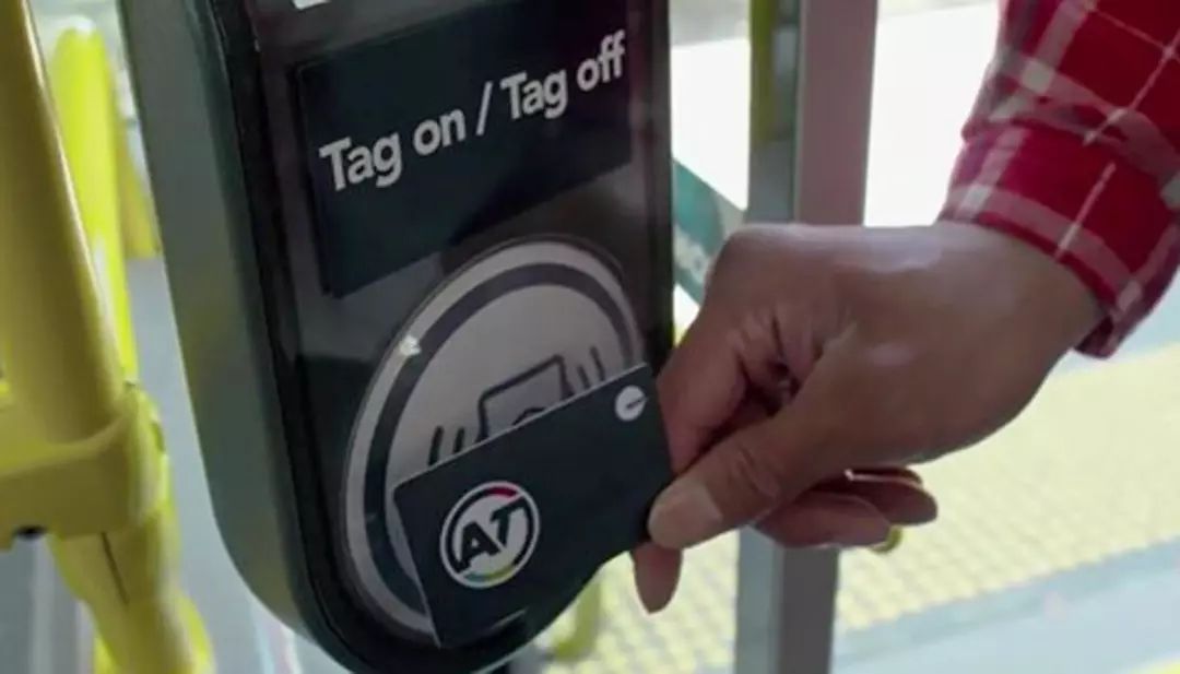 LV天价请法师做法；奥克兰最脏餐厅公布；NZ女子获赔$2030万只因……