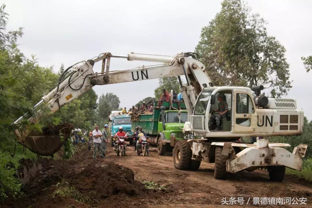 中国军人在危险面前从不畏缩,在危险面前中国军人无所畏惧