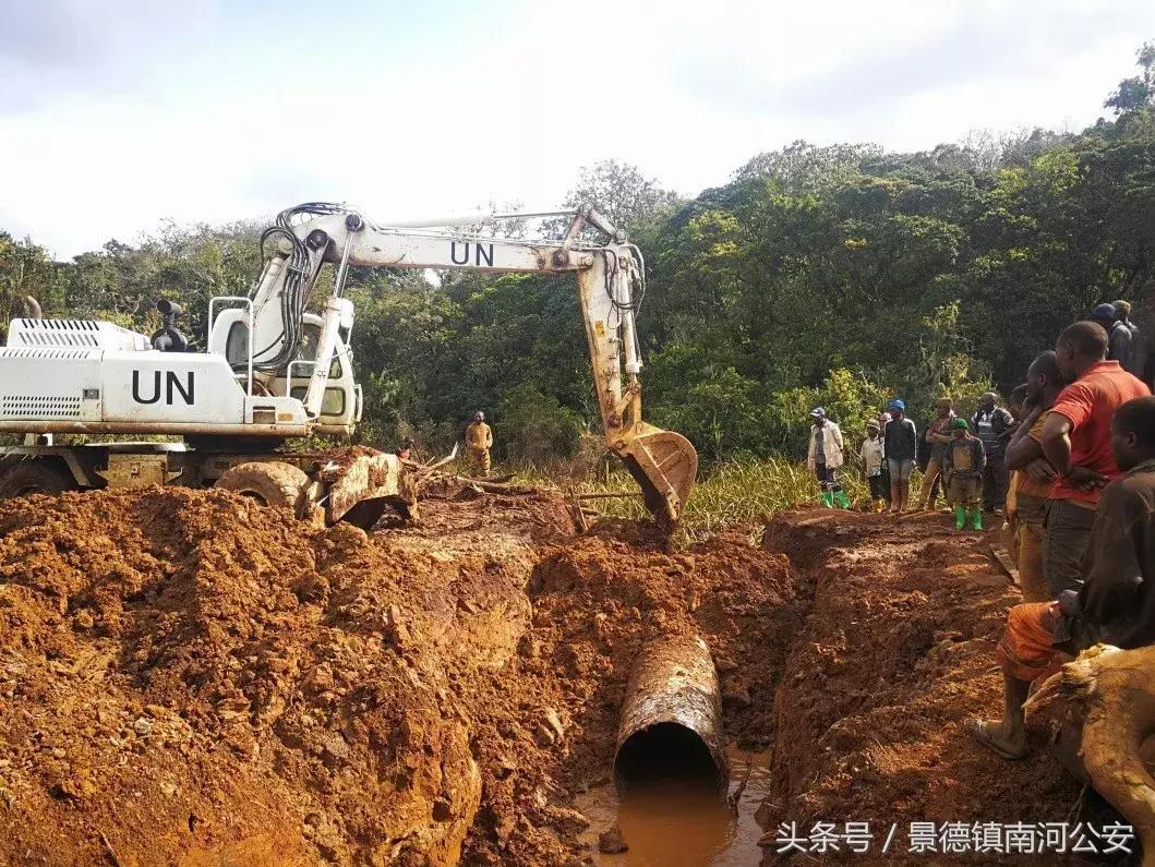 中国军人在危险面前从不畏缩,在危险面前中国军人无所畏惧