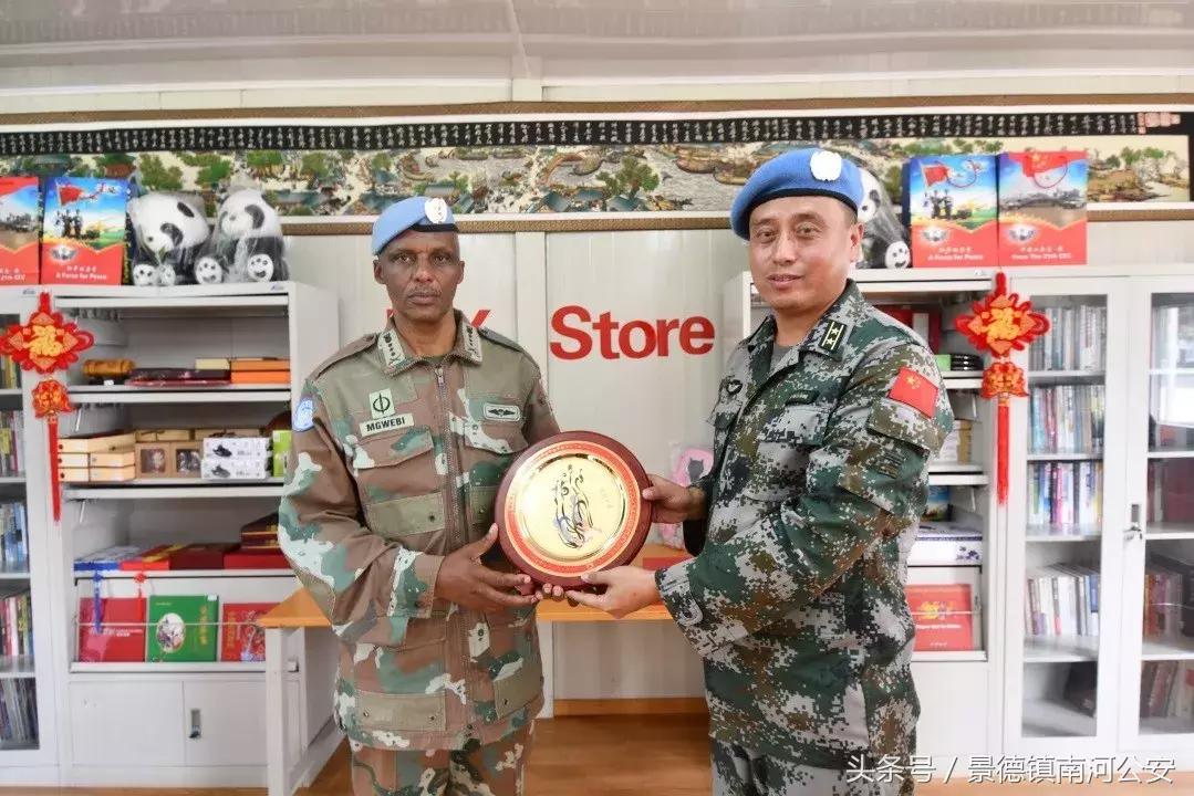 中国军人在危险面前从不畏缩,在危险面前中国军人无所畏惧