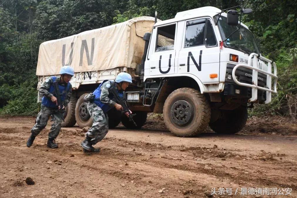 中国军人在危险面前从不畏缩,在危险面前中国军人无所畏惧