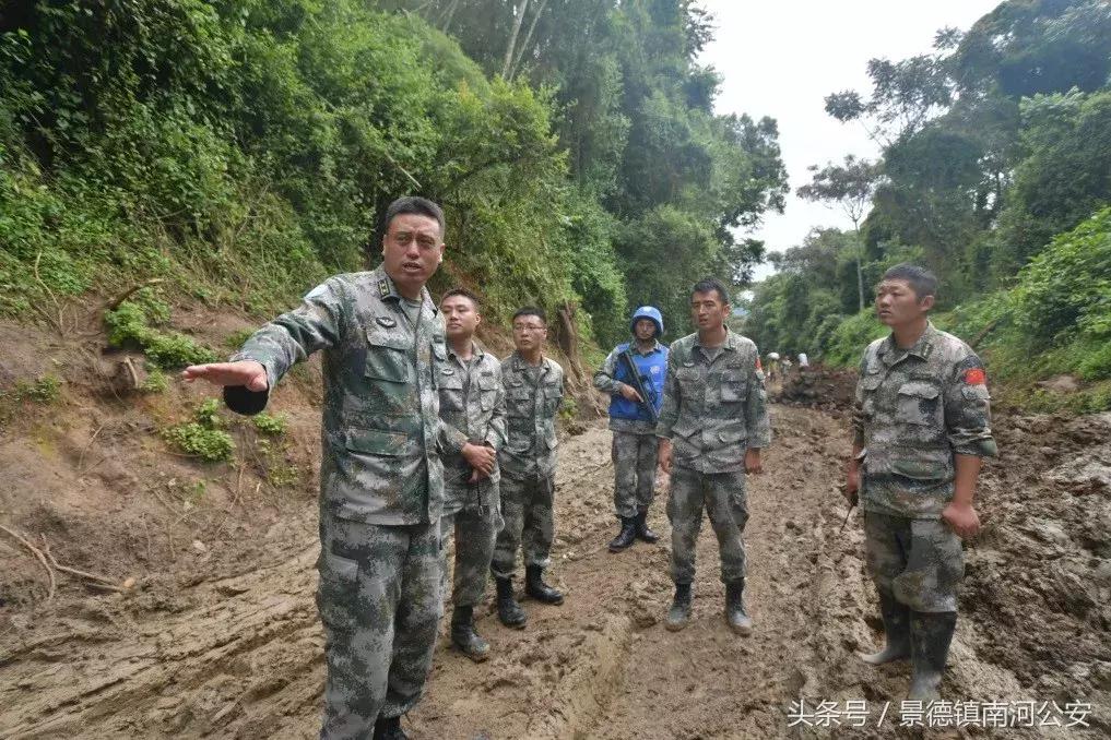 中国军人在危险面前从不畏缩,在危险面前中国军人无所畏惧